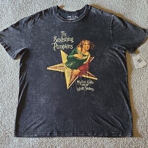 NWT Smashing Pumpkins Acid Washed Soft Cotton Short Sleeve Graphic Band T-shirt